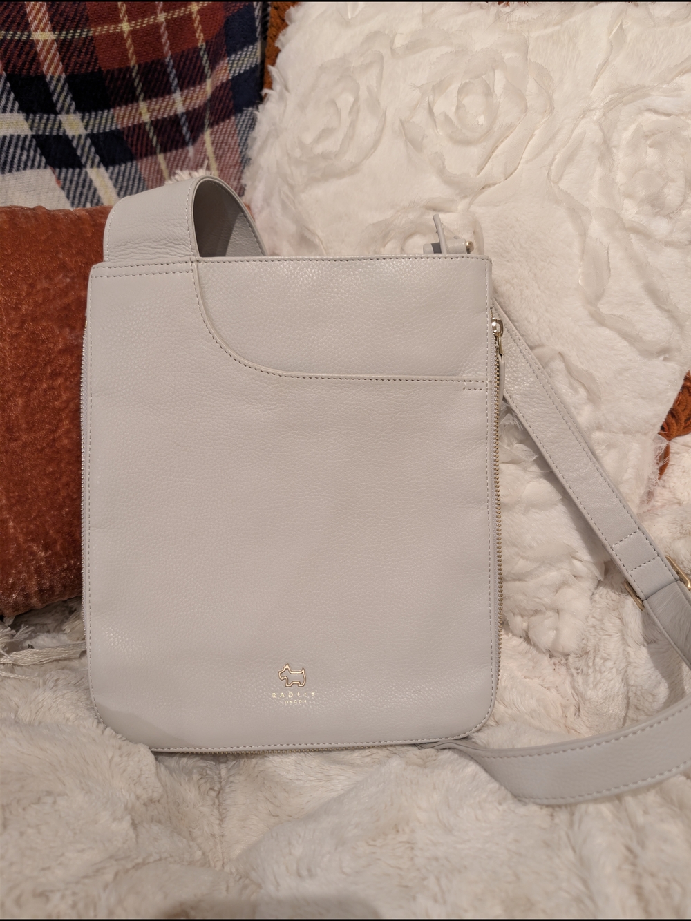 RADLEY LONDON Light Gray Pebbled Leather Crossbody Bag with Gold Logo